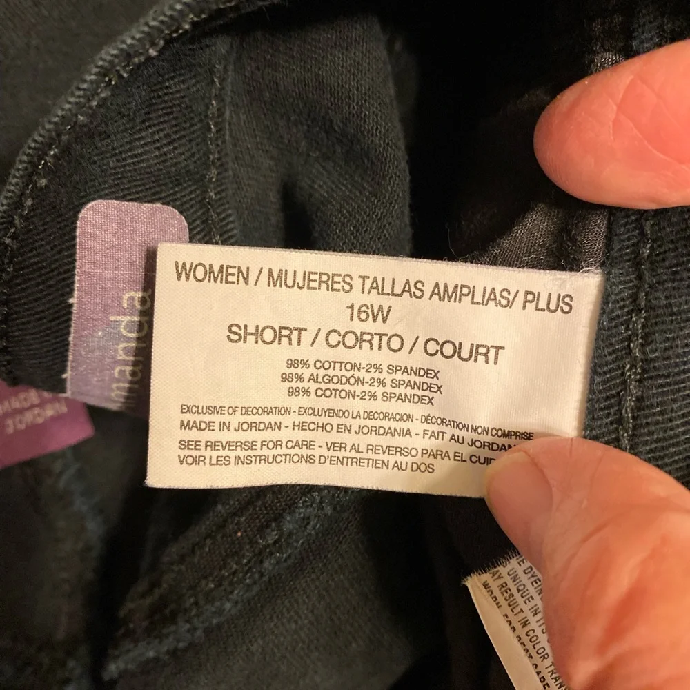 Gloria Vanderbilt - Woman’s (Amanda) black high rise crop jeans, Size: 16W